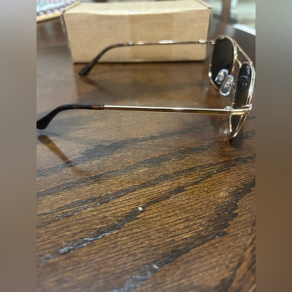 Polaroid Unisex Aviator Full Gold Frame & Tortoise Shell Polarized Sunglasses main image 8
